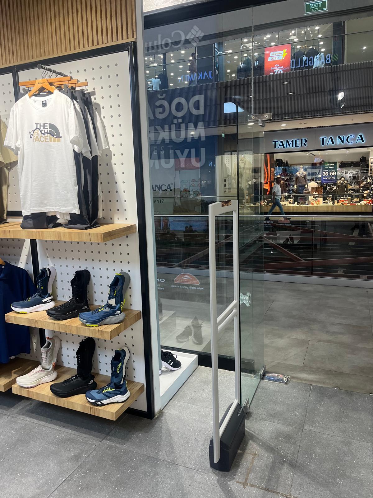 Lee Wrangler Mağaza Raf Sistemi 3
